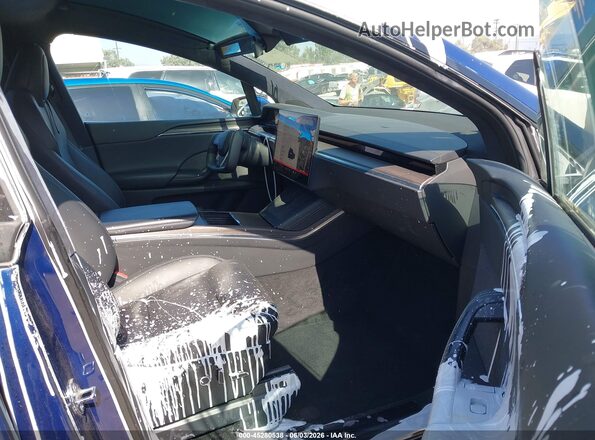 7SAXCDE59PF386840 2023 TESLA MODEL X Dark Blue Вид салона спереди