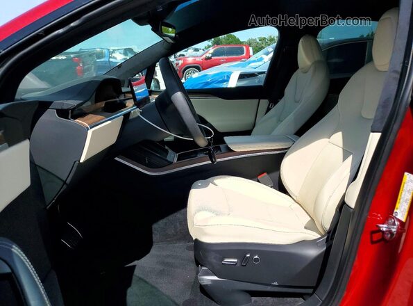 7SAXCDE59RF446540 2024 TESLA MODEL Red Widok wnętrza z przodu