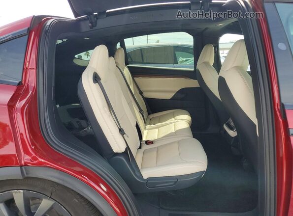 7SAXCDE59RF446540 2024 TESLA MODEL Red Widok wnętrza z tyłu