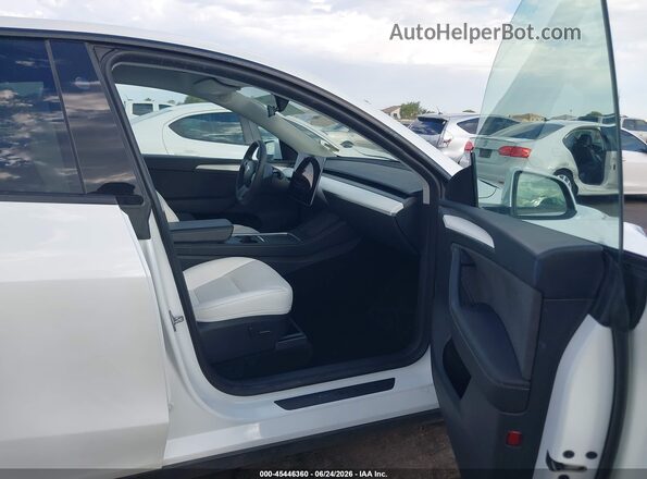 7SAYGAEE1RF030828 2024 TESLA MODEL Y White Вид салону спереду