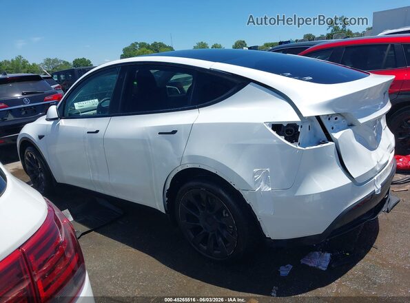 7SAYGAEE2NF316505 2022 TESLA MODEL Y White 360 interior view