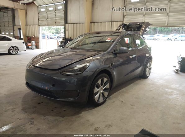 7SAYGAEE4PF835123 2023 TESLA MODEL Y Gray Առջևի ձախ երեք քառորդ տեսարան