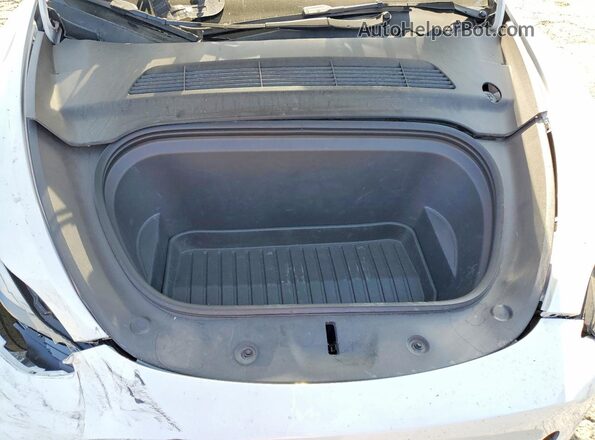 7SAYGAEE4RF048305 2024 TESLA MODEL White Vista interior trasera