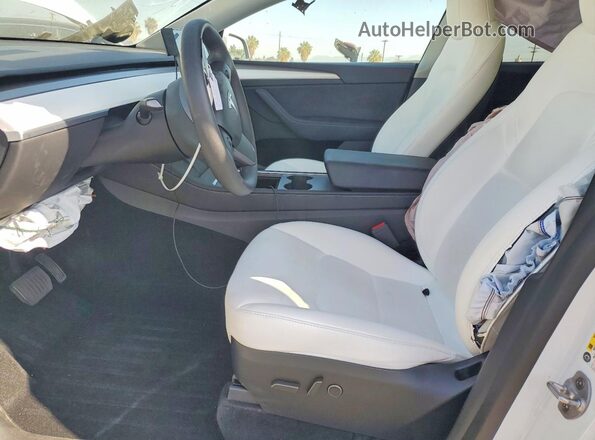 7SAYGAEE4RF048305 2024 TESLA MODEL White Vista interior delantera
