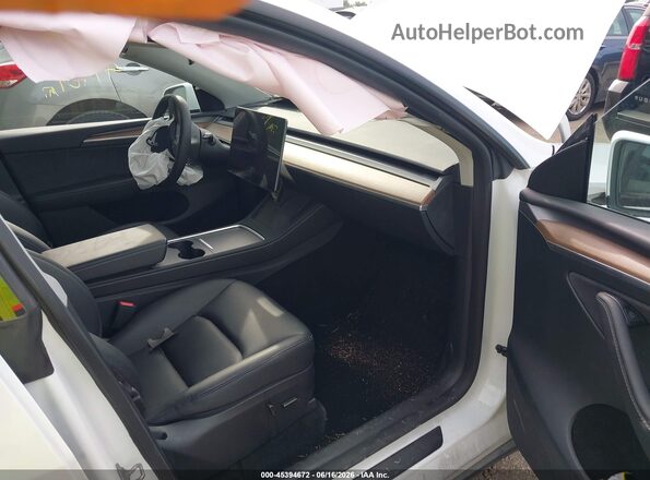 7SAYGAEE4RF201894 2024 TESLA MODEL Y White Front interior view