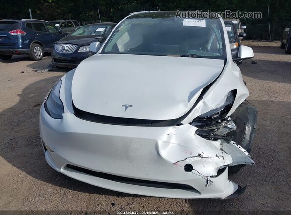7SAYGAEE4RF201894 2024 TESLA MODEL Y White Instrument cluster view