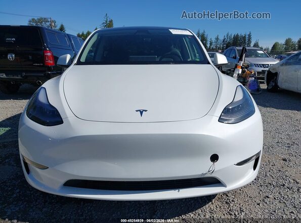 7SAYGAEE5PF806780 2023 TESLA MODEL Y White Rear interior view
