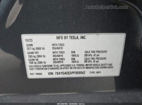 7SAYGAEE5PF909942 2023 TESLA MODEL Y Gray Vista del compartimento del motor