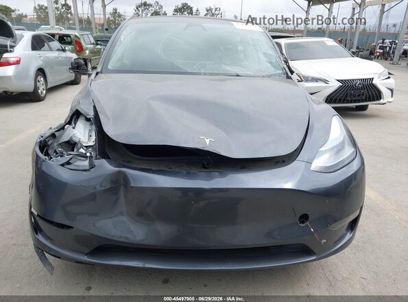 7SAYGAEE5PF909942 2023 TESLA MODEL Y Gray Vista interior trasera