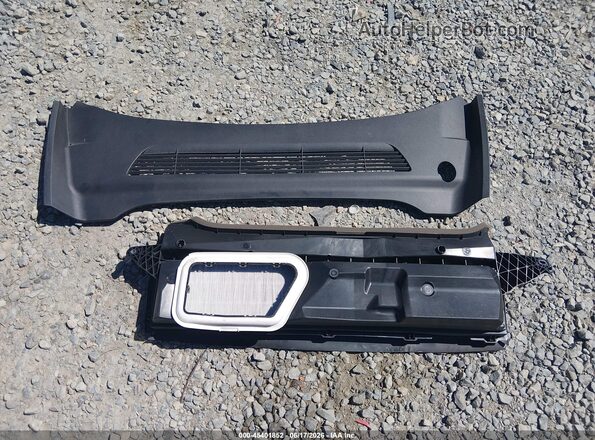 7SAYGAEE6PF941752 2023 TESLA MODEL Y Красный Вид панели приборов