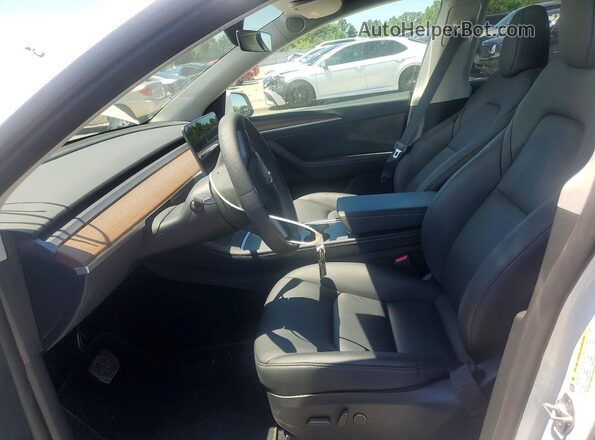 7SAYGAEE6RF167456 2024 TESLA MODEL White Widok wnętrza z przodu