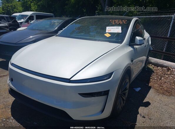 7SAYGAEE6TF604122 2026 TESLA MODEL Y Белый Передняя левая четверть