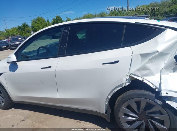 7SAYGAEE6TF604122 2026 TESLA MODEL Y Белый Вид задней части салона