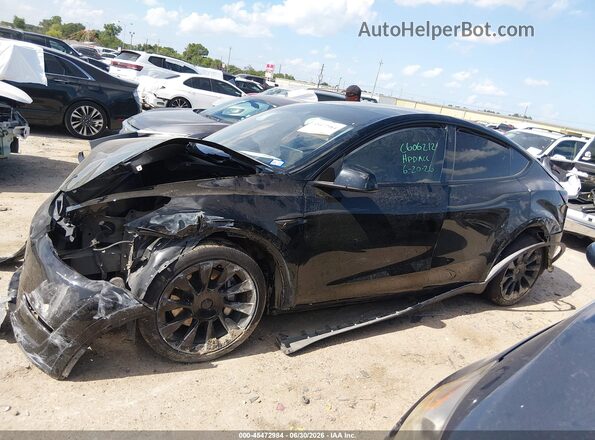 7SAYGAEE7RF092041 2024 TESLA MODEL Y Black Rear interior view