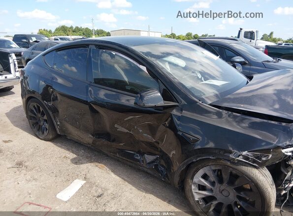 7SAYGAEE7RF092041 2024 TESLA MODEL Y Black Front view