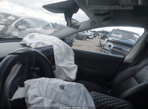 7SAYGAEE8NF365837 2022 TESLA MODEL Y Black Widok tylnych siedzeń