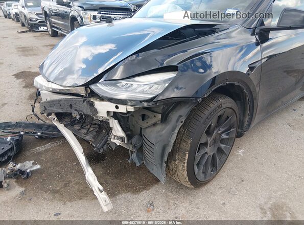 7SAYGAEE8NF365837 2022 TESLA MODEL Y Black Widok z przodu