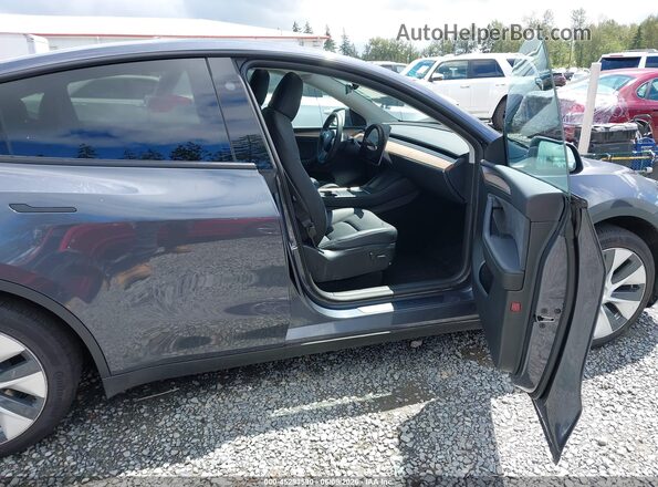 7SAYGAEE8PF971822 2023 TESLA MODEL Y Gray Вид салону спереду