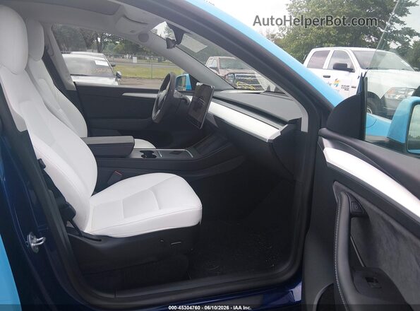 7SAYGAEE9PF645026 2023 TESLA MODEL Y Blue Front interior view