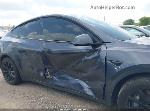 7SAYGAEE9PF902802 2023 TESLA MODEL Y Gray Vista interior trasera