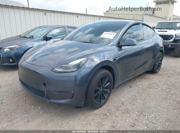 7SAYGAEE9PF902802 2023 TESLA MODEL Y Gray Vista tres cuartos delantera izquierda