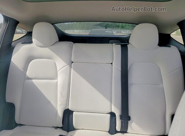 7SAYGAEE9PF964913 2023 TESLA MODEL Red Rear seats view