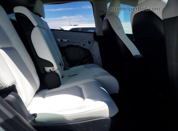 7SAYGAEEXPF688788 2023 TESLA MODEL White Rear seats view