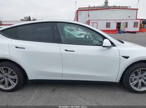 7SAYGAEEXPF942015 2023 TESLA MODEL Y White Панорамний вид салону 360°