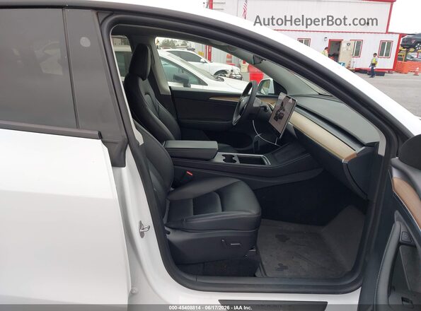 7SAYGAEEXPF942015 2023 TESLA MODEL Y White Вид салону спереду