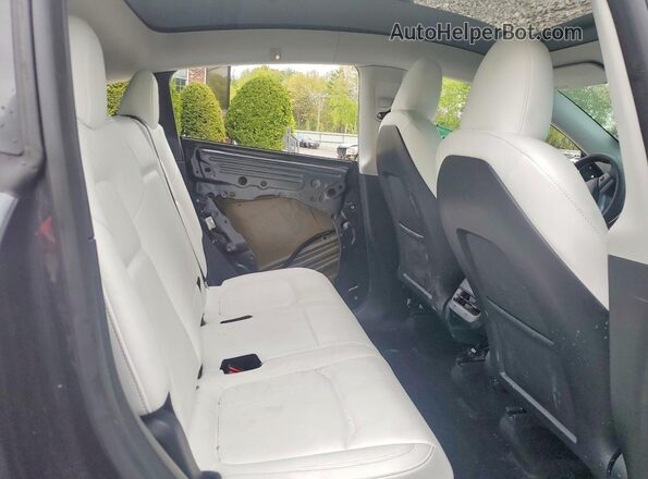 7SAYGAEEXRF020105 2024 TESLA MODEL Two Tone Rear seats view
