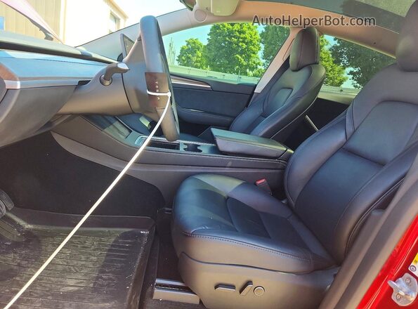 7SAYGAEEXRF181277 2024 TESLA MODEL Red Front interior view