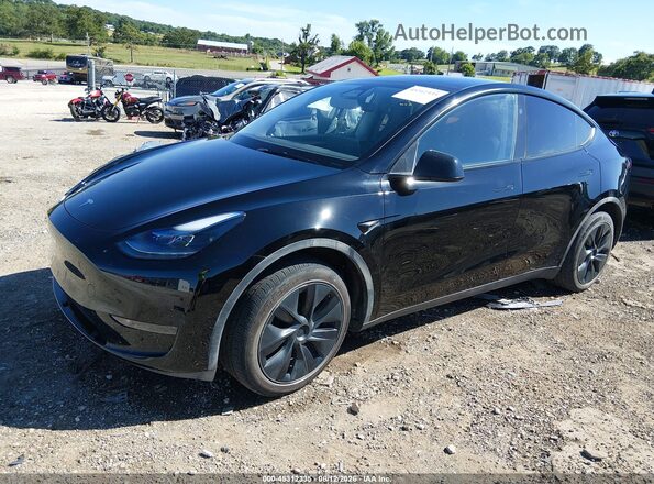 7SAYGDED0SF242831 2025 TESLA MODEL Y Black Առջևի ձախ երեք քառորդ տեսարան