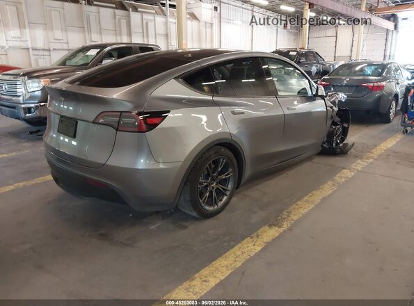7SAYGDED0SF279071 2025 TESLA MODEL Y Серебряный Задняя правая четверть