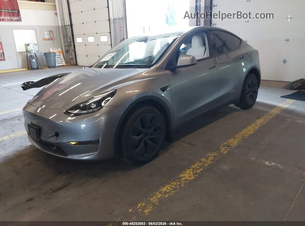 7SAYGDED0SF279071 2025 TESLA MODEL Y Серебряный Передняя левая четверть