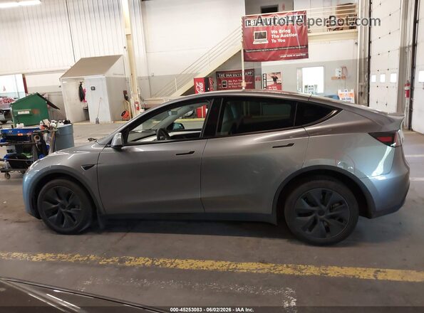 7SAYGDED0SF279071 2025 TESLA MODEL Y Серебряный Панорамный вид салона 360°
