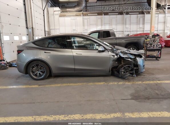 7SAYGDED0SF279071 2025 TESLA MODEL Y Серебряный Вид задней части салона
