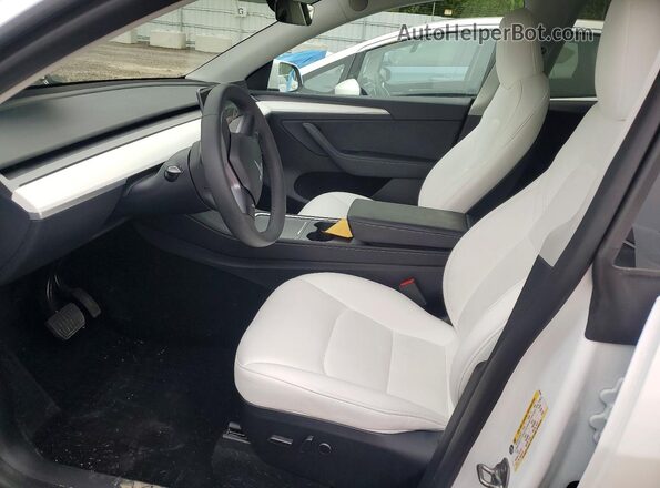 7SAYGDED0SF281595 2025 TESLA MODEL White Vista interior delantera
