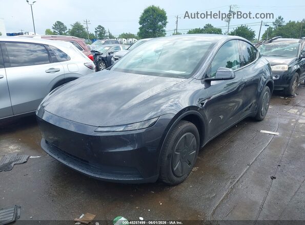 7SAYGDED0TA593866 2026 TESLA MODEL Y Gray Առջևի ձախ երեք քառորդ տեսարան