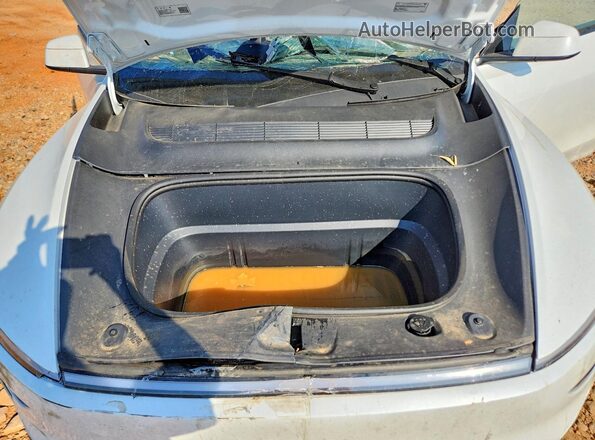 7SAYGDED1TA431518 2026 TESLA MODEL White Vista del compartimento del motor