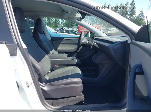 7SAYGDED1TA597862 2026 TESLA MODEL Y White Front interior view
