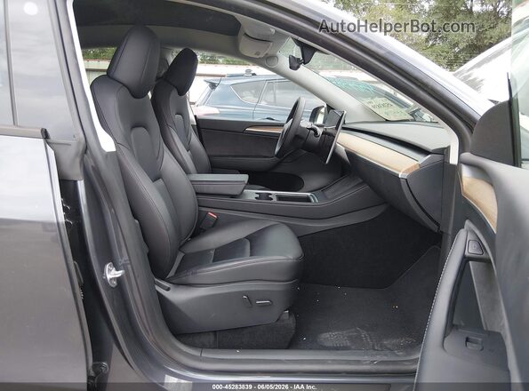 7SAYGDED2PF941823 2023 TESLA MODEL Y Gray Vista interior delantera