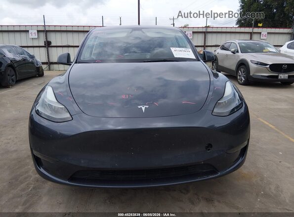 7SAYGDED2PF941823 2023 TESLA MODEL Y Gray Vista interior trasera