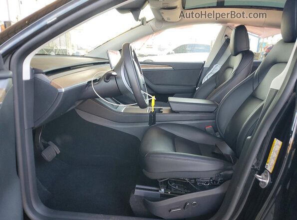 7SAYGDED2SF274082 2025 TESLA MODEL Black Widok wnętrza z przodu