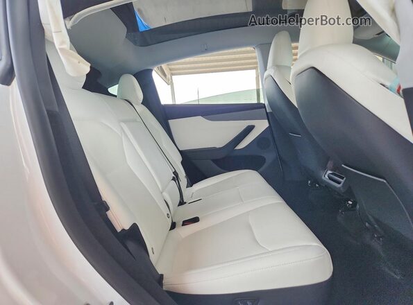 7SAYGDED2TA459375 2026 TESLA MODEL White Սալոնի հետևի տեսք