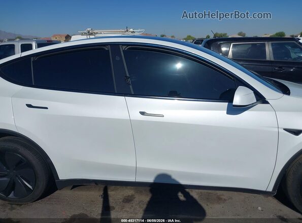 7SAYGDED2TA475611 2026 TESLA MODEL Y White Սարքավորումների վահանակի տեսք