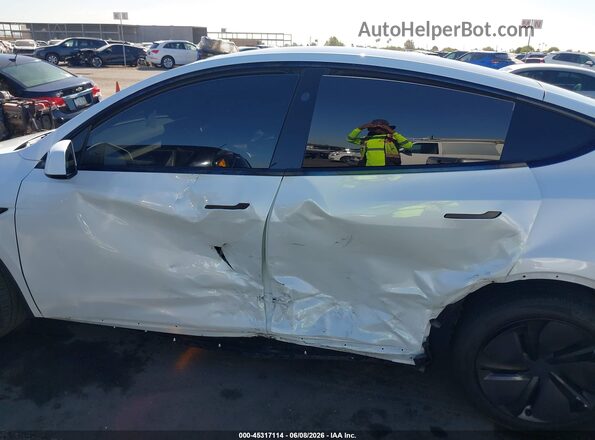 7SAYGDED2TA475611 2026 TESLA MODEL Y White Սալոնի հետևի տեսք