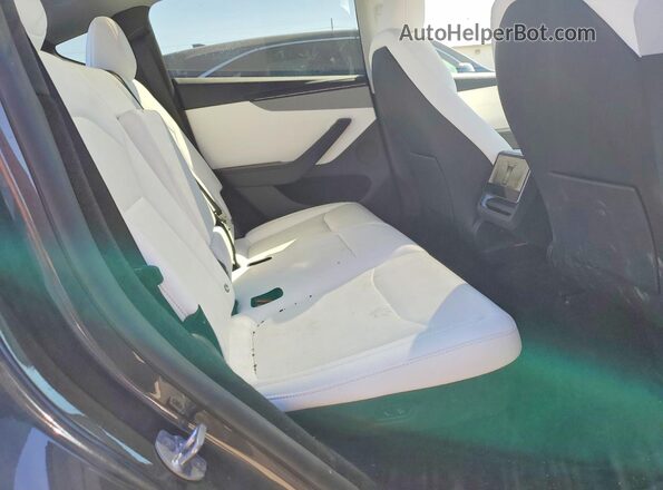 7SAYGDED2TA490545 2026 TESLA MODEL Charcoal Widok tylnych siedzeń
