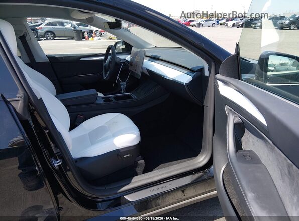 7SAYGDED3RF025168 2024 TESLA MODEL Y Black წინა სალონის ხედი