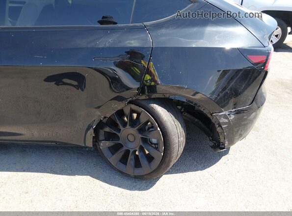 7SAYGDED3RF025168 2024 TESLA MODEL Y Black წინა ხედი
