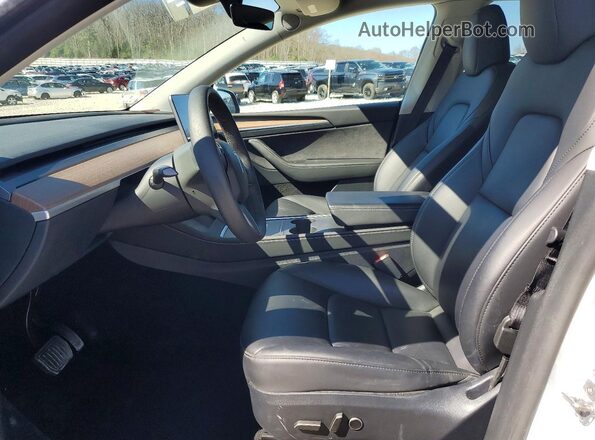 7SAYGDED3RF087153 2024 TESLA MODEL White Front interior view